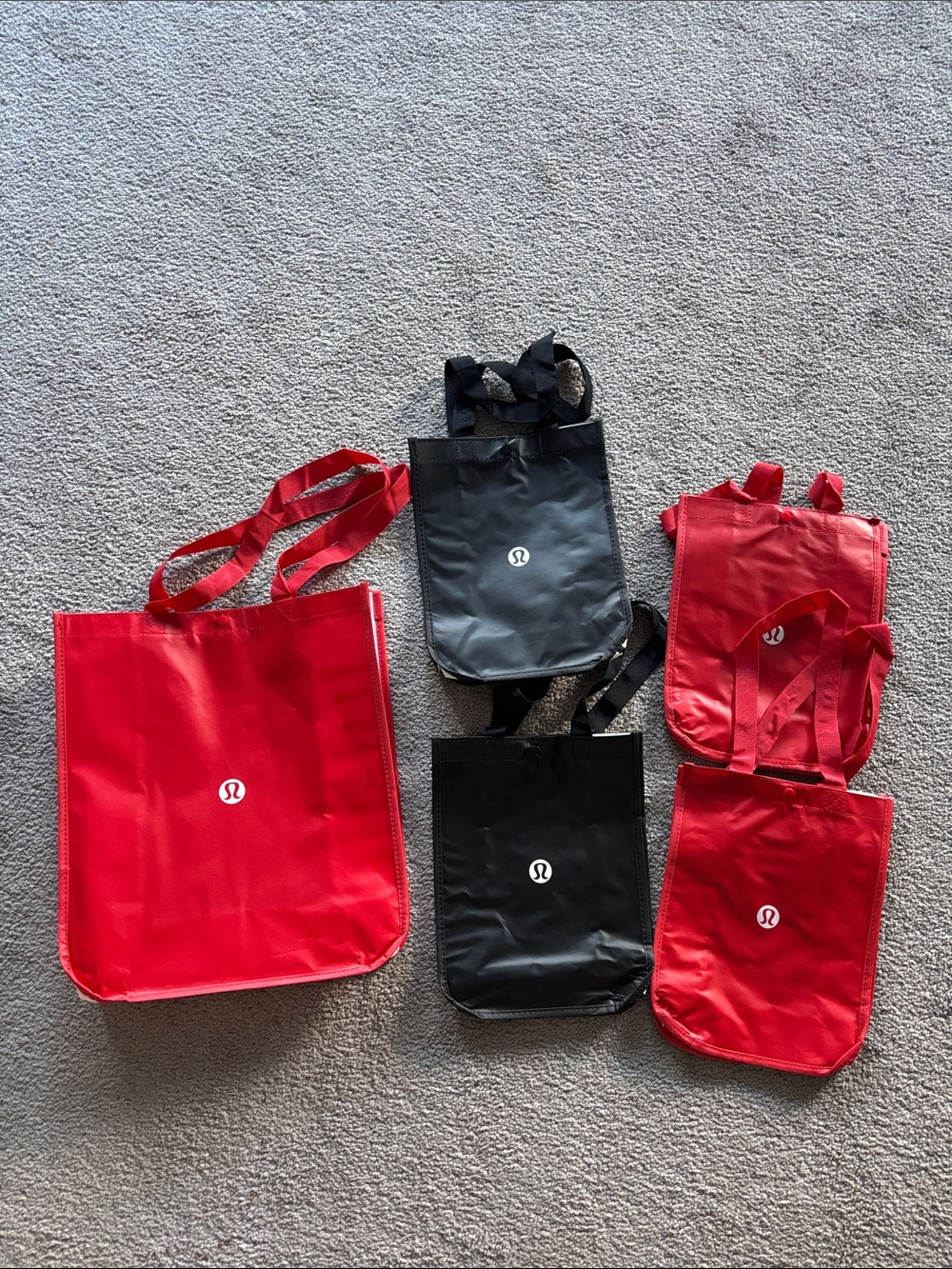 NWT！lululemon athletica Red and Black Tote Bags